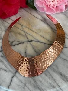Collar clásico de cobre martillado con diseño de espiral, hecho a mano, estilo bohemio, para mujer - Product Image 6
