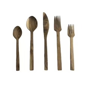Ensemble de service à salade en bois avec poignées en nacre, fourchette et cuillère en bois naturel - Product Image 4