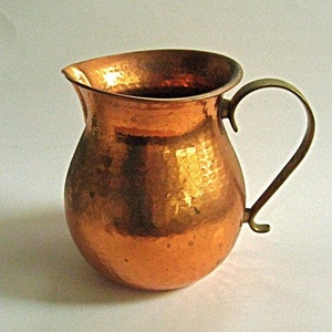 Pichet à eau en cuivre martelé de qualité supérieure avec couvercle, carafe à boisson moderne en métal pour la maison et la restauration, ensemble de carafes à boisson en cuivre - Product Image 4