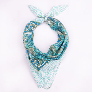 ผ้าพันคอพิมพ์ลายผ้าฝ้ายขายส่ง คุณภาพสูง ระบายอากาศได้ดี เป็นมิตรกับสิ่งแวดล้อม ผูกด้านหลัง ลายดอกไม้ แฟชั่นสำหรับทุกเพศ - Product Image 1