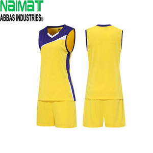 Ensemble de maillot et short de volley-ball pour femmes sans manches personnalisé, séchage rapide, imprimé par sublimation, jaune et violet - Product Image 1
