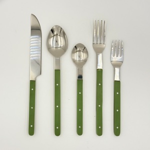 Ensemble de couverts de table en acier inoxydable miroir vintage écologique avec manches en résine pour fêtes, vente en gros - Product Image 1