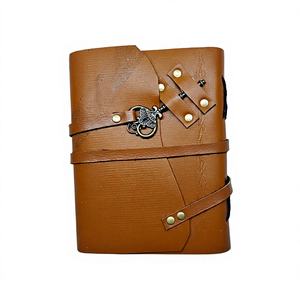 Journal en cuir marron vintage fait main avec serrure, carnet de voyage style antique, livre d'écriture rustique, cadeau, clé métallique, arbre de vie - Product Image 1
