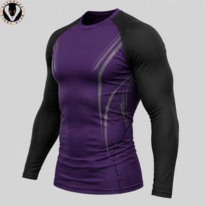 Rashguard durable pour hommes conçu pour le grappling, les entraînements de fitness et les séances d'arts martiaux. - Product Image 6