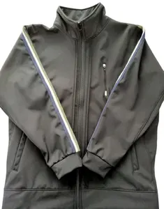 OEM定制您自己设计的软壳夹克男士轻质风衣软壳夹克旅行徒步旅行软壳低价。