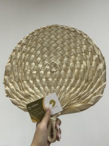 Abanico Plegable Tradicional de Bambú Hecho a Mano en Vietnam para Compradores Comerciales y Mercados de Exportación - Product Image 4