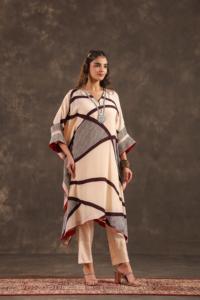Kurti Abstracto en Blanco y Negro - Product Image 1
