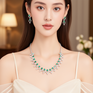 Juego de Collar y Aretes con Circonita Cúbica y Baño de Oro de 24K para Mujer - Product Image 3