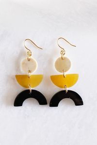 Boucles d'oreilles créoles de luxe en corne de buffle naturelle, bijoux de mode contemporains faits à la main pour femmes - Product Image 3
