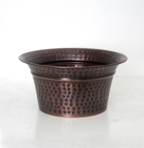 Cachepot rond en métal décoratif gaufré, rouge brillant, pour plantes d'intérieur et d'extérieur - Product Image 2
