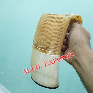 Mug authentique fait main en corne de vache viking, gobelet naturel en corne de bœuf pour bière, ale et hydromel. Écologique, vintage, médiéval. - Product Image 2