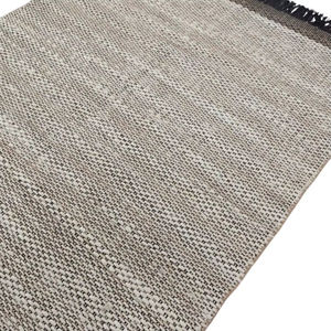 Alfombra de lana tejida a mano con tejido plano |   Alfombra Abstracta de Color Beige Natural con Borde Negro y Flecos |   Producto Ecológico Hecho a Mano Antibacteriano para Mascotas - Product Image 3