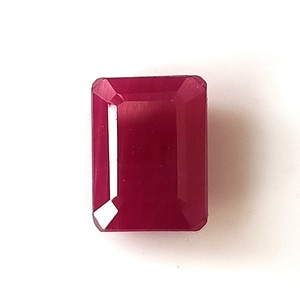 Pierre précieuse naturelle en rubis africain de 6,45 carats, taille émeraude, facettée, non montée - Product Image 1