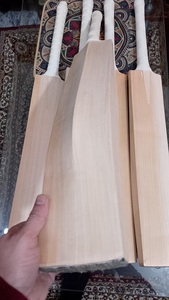 Bate de críquet de alta calidad para hombre, de madera de sauce inglés de primera calidad, totalmente equilibrado, con grano de sauce seleccionado, superventas. - Product Image 3