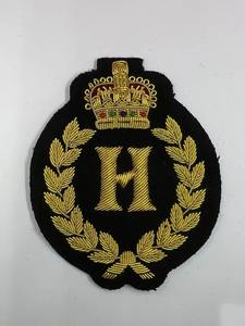 ตราสัญลักษณ์ตัวอักษรแบบปักด้วยมือบนผ้าทวิลล์ลายเส้นทองคำแท่ง สำหรับเสื้อแจ็คเก็ตและเครื่องแบบ - Product Image 3