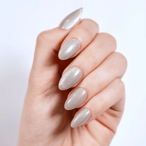 Uñas Postizas Personalizadas de ABS con Brillo Plateado, Venta al por Mayor, Fabricante OEM ODM, Forma de Almendra con Brillo Champán, Estampado Dorado, Longitud Media - Product Image 1