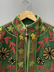 Ropa Étnica Premium para Mujer, Chaqueta de Terciopelo Verde Hecha a Mano, Bordado Floral, Trabajo Jaal, Manga Larga, Abrigo de Invierno - Product Image 6