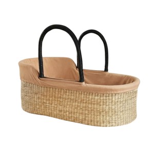 Cesta de cambio hecha a mano de hierba marina y mimbre con asas negras resistentes para el cuidado del bebé, apta para mesas. - Product Image 4