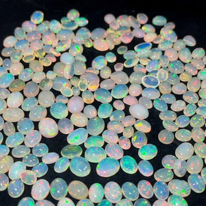 Opale d'Éthiopie naturelle, pierre précieuse en vrac, cabochon ovale, jeu de couleurs arc-en-ciel, corps noir, 9x7mm, poli, qualité supérieure, 1-2 carats - Product Image 1