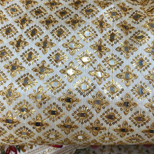 Tissu en soie Banglori brodé doux de qualité supérieure pour vêtements féminins, saris, kurtis, robes, vêtements de créateur, vêtements de mariage pour garçons - Product Image 1