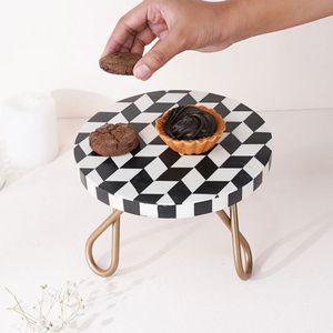 Support à gâteau décoratif en bois et en fer pour un service élégant et une présentation attrayante de la table de desserts - Product Image 4