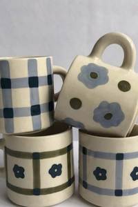 Taza de Cerámica Marrón con Rayas, Diseño Minimalista, Acabado Mate, para Uso Doméstico - Product Image 3