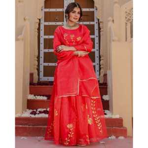 ชุดเลเฮนกาผ้าชีฟองลายดอกบัวแดงเพ้นท์มือสำหรับผู้หญิง ไซส์ XS - Product Image 1