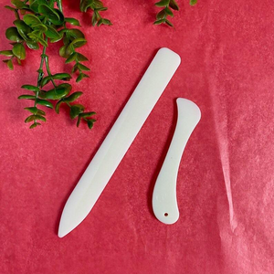 Outil plieur de carton fait main |   Plieur de papier lisse pour la reliure de livres - Product Image 1