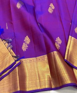 Sari de seda morado con borde dorado Zari y motivo de pavo real, ropa tradicional india para bodas, para mujeres - Product Image 4