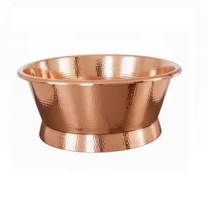 Baignoire autoportante en cuivre patiné vert de luxe, finition antique artisanale, durable, écologique, portable, ronde, élégante, pour hôtel. - Product Image 6