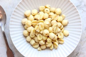 Graines de lotus blanchies, noix et amandes pour la cuisine - Product Image 3