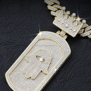 Eleva tu estado de estilo con colgante de mano HAMSA con ojo en plata 925 con diseño personalizado de diamante chapado en oro VVS moissanite - Product Image 2