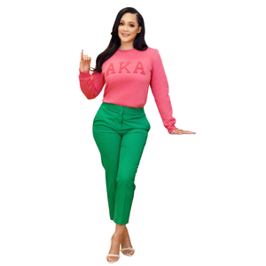 Sweat-shirt en chenille rose uni AKA pour femmes, sweat-shirt à col rond de qualité supérieure avec lettres grecques brodées - Product Image 1