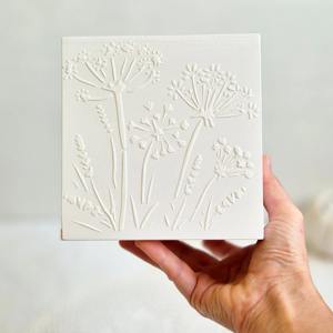 Caja de pañuelos de madera estampada especial para festividades, caja de pañuelos de madera festiva con estampado navideño para embalaje al por mayor, estuche/soporte. - Product Image 2