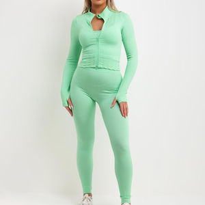 Conjunto de Yoga Cómodo para Mujer, Ropa Deportiva, Conjunto de 3 Piezas con Leggings y Sujetador, Diseño Personalizado - Product Image 5