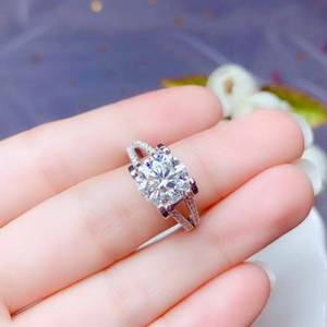 Anillo Solitario de Moissanita Redonda Brillante de 1 Quilate con Vástago Dividido para Unisex, Plata 925, Joyería Fina para Uso Diario, Para Amigos - Product Image 3