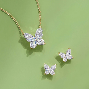 Boucles d'oreilles clous en or jaune avec diamants taille princesse, couleur G, pour femme, à porter au quotidien, bijoux en diamants de laboratoire - Product Image 5