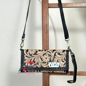 Pochette bandoulière en cuir véritable fait main et gravé à la main, porte-cartes organisateur en cuir de vache véritable, sacoche de style western pour femme - Product Image 1