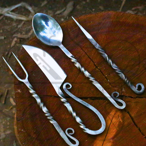 Ensemble d'ustensiles de table médiévaux forgés à la main |   Ensemble de couverts de banquet viking 4 pièces |   Fourchette, couteau, cuillère et pique à nourriture |   Carbone rustique - Product Image 6