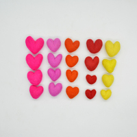 Ecologisch verantwoorde vilten hartjes voor Valentijnsdag, handgemaakte vilten vormen voor binnenhuisdecoratie, hartjes voor DIY creaties