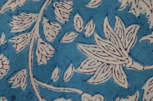 ผ้าฝ้ายแท้ 100% สีฟ้าอมเขียว ลายดอกไม้ พิมพ์ลายด้วยมือ |   ผ้าลายเถาวัลย์จากสวนพฤกษศาสตร์ชัยปุระขายส่ง - Product Image 3