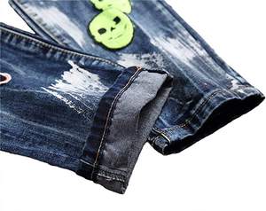 กางเกงยีนส์ทรงสกินนี่แบบขาดๆ สำหรับผู้ชาย สไตล์ไบค์เกอร์ แต่งดีเทลป้ายและแพทช์ - Product Image 6