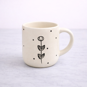 แก้วกาแฟเซรามิคลายดอกไม้สไตล์มินิมอล ผิวสัมผัสลายจุด ทนทาน จับถนัดมือ เหมาะสำหรับชา กาแฟ ใช้ในบ้าน สำนักงาน หรือเป็นของขวัญ - Product Image 1