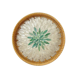 Plateau rond en rotin sans poignée avec incrustation de nacre, écologique, fait main, panier à fruits et décoration intérieure - Product Image 1