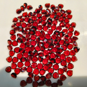 โกเมนสีแดงธรรมชาติ 5 มม. รูปหัวใจ คุณภาพดีที่สุด พลอยเม็ดเดี่ยวสำหรับทำเครื่องประดับ - Product Image 2