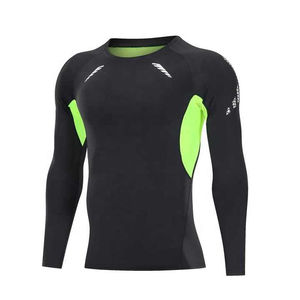 Service professionnel garantissant la conformité aux normes de ce rashguard pour homme à sublimation, séchage rapide, manches longues, en tissu polyester/nylon, pour la vente en gros. - Product Image 3