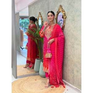 El elegante conjunto de traje de fiesta para mujer incluye parte superior inferior y Dupatta-Beautiful Ensemble - Product Image 4