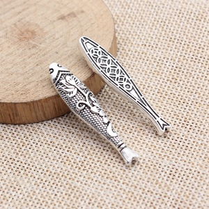 Cuentas de Loto con Diseño de Pez <span class=keywords><strong>Koi</strong></span>, 43x9.3x4.8mm, Plata Antigua con Filigrana y Orificio Pasante para Pulsera de Feng Shui - Product Image 2