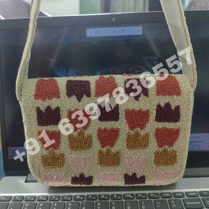 Bolso de hombro multicolor con cuentas de semillas, hecho a mano con cuentas de vidrio, para mujer, ideal para fiestas, salidas informales o como bolso cruzado. - Product Image 4