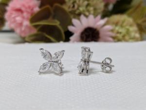 Pendientes con forma de flor y circonitas moissanita de 2 quilates, corte marquesa, con cierre a presión, para mujer, en oro blanco macizo de 14 quilates. - Product Image 2